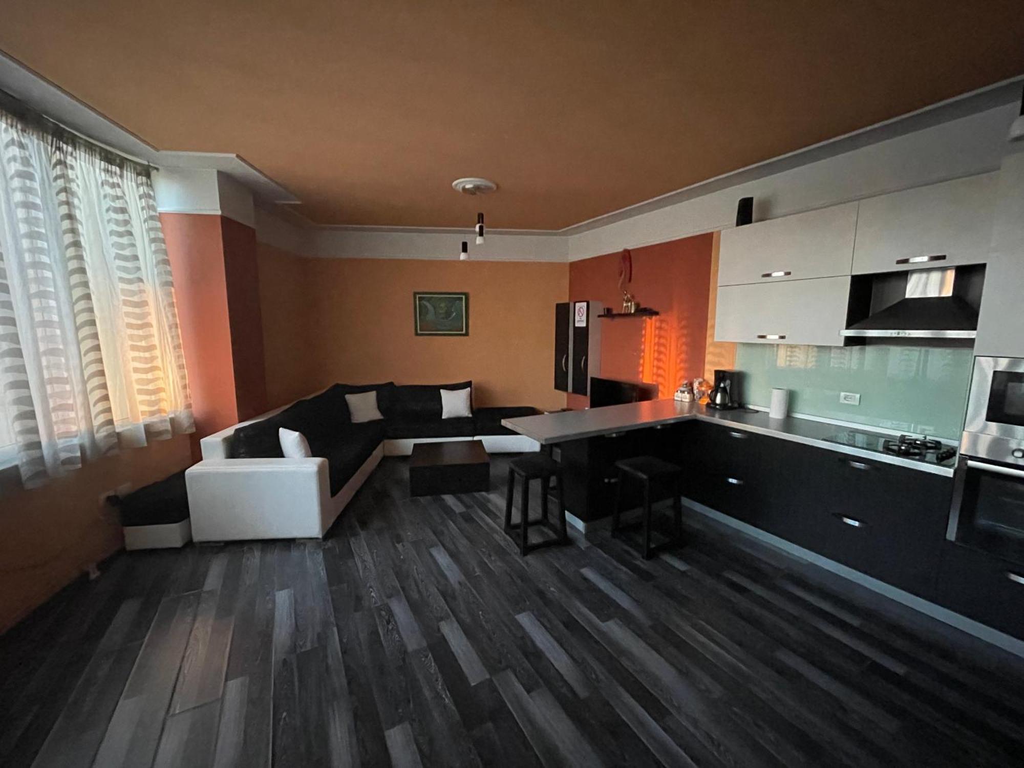 Moonshine Apartament Тирана Экстерьер фото